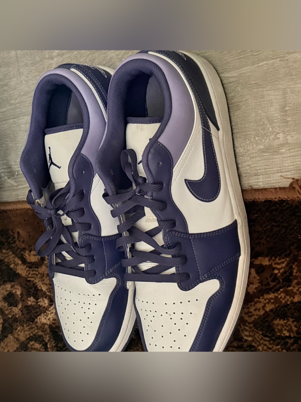 Nike Men’s White and Purple Low-Top Sneakers with Dark purple Accents